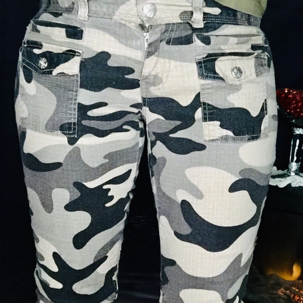 Younique Camo Size M Pants